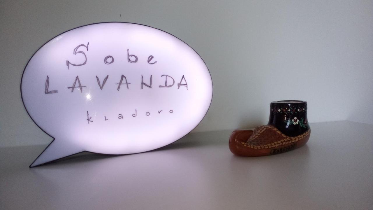 Soba Lavanda Kladovo Buitenkant foto